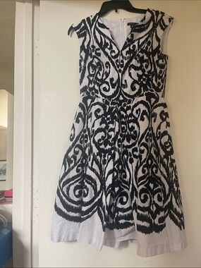 Ann Taylor Classic Black & White Fit-and-Flare Dress -Size 2
